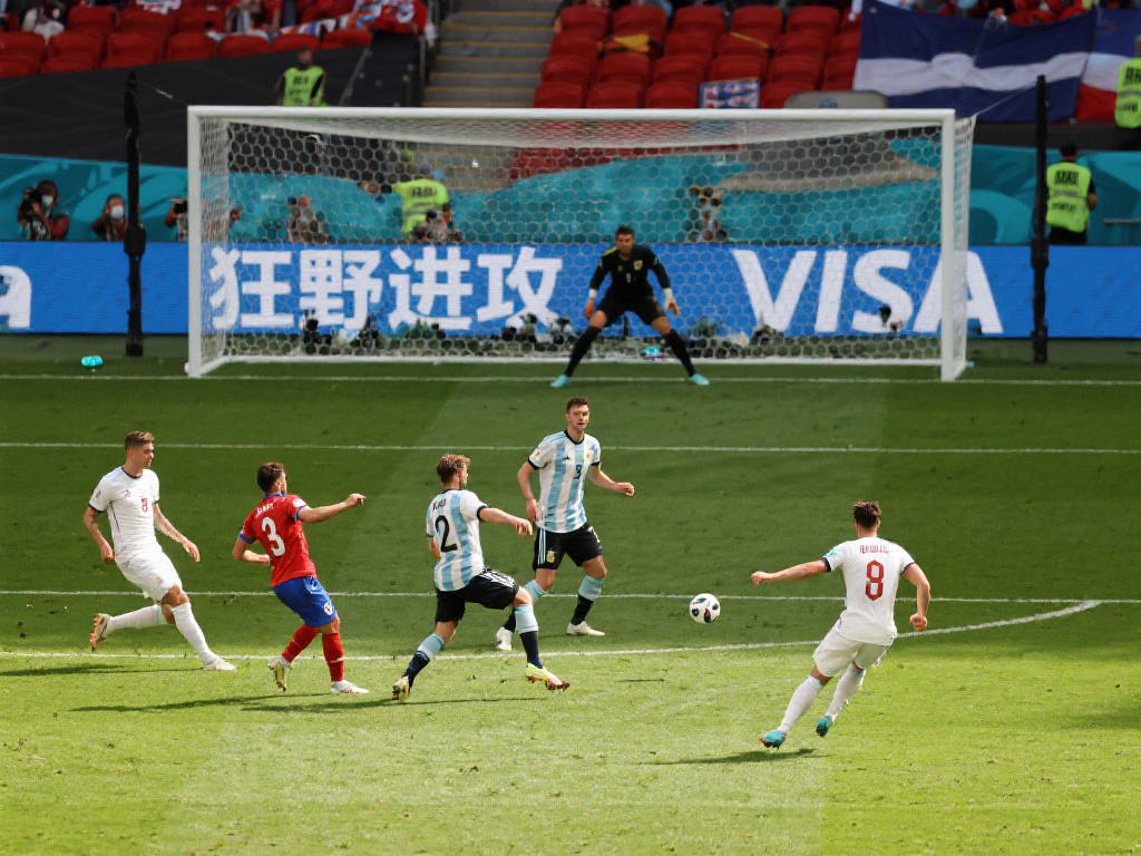 4000万欧元中场心仪皇马，曼联接触却无奈球员无意！